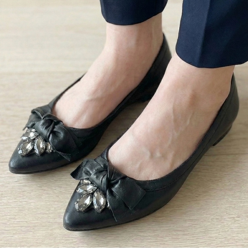 Tahari Melissa Black Leather Pointed-Toe Flats Rhinestones Bow Box 10 Worn Once